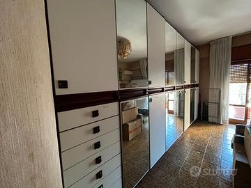 Armadio legno massello laccato bianco — 16 moduli