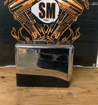 Cover Batteria per Harley Davidson Dyna – Lato