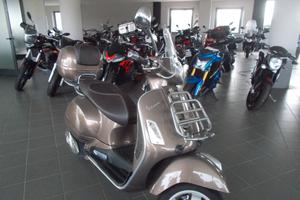 Vespa GTS 300 hpe TOURING