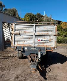 Rimorchio agricolo ribaltabile trilatelare