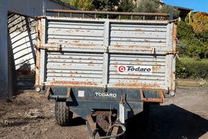 Rimorchio agricolo ribaltabile trilatelare