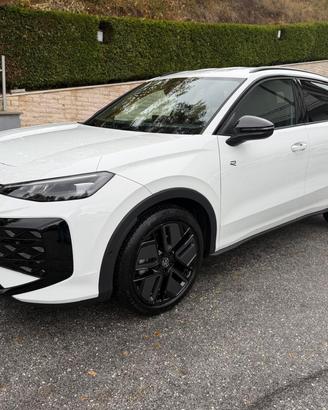 VOLKSWAGEN T-Roc 1.5 eTSI ACT 150 CV DSG R-Line