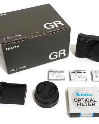 Ricoh GRIIIX + GV1 + accessori
