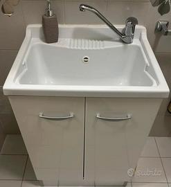 mobiletto lavanderia con rubinetto