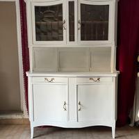 Credenza anni 50 in stile Shabby. Bianca