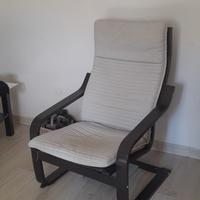 Poltrona Poäng Ikea con poggiapiedi 