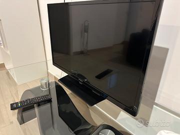 TV Hitachi 32” LED con telecomando