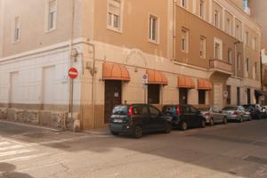 Locale pressi porto doppio accesso 220 MQ