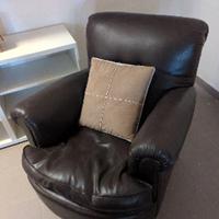 Poltrona Club vintage in ecopelle marrone