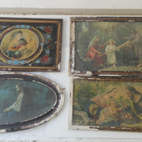 Antiche cornici con foto religiose