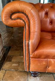 Divano Chesterfield, tre posti