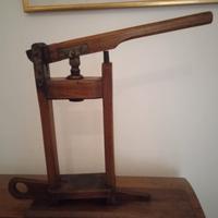 antica tappatrice per bottiglie 