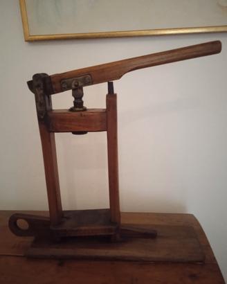 antica tappatrice per bottiglie 