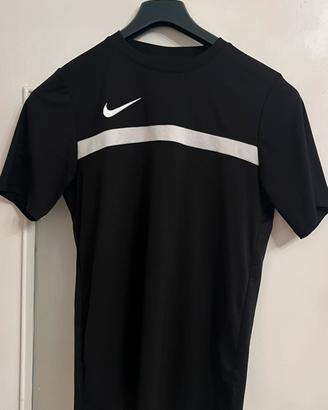 Maglietta sportiva nike dry fit