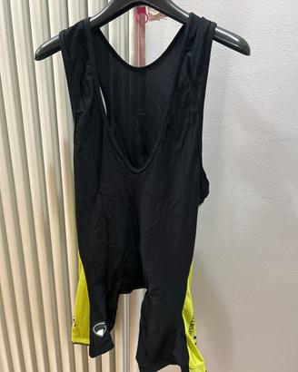 Completo salopette e maglia manica corta per bici