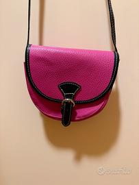 Borsetta rosa a tracolla con chiusura a bottone