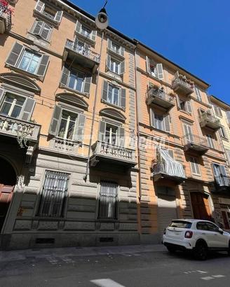 LOCALE COMMERCIALE IN POSIZIONE STRATEGICA