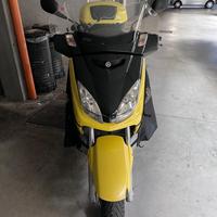 Parabrezza maggiorato Givi Yamaha xMax 250 2006