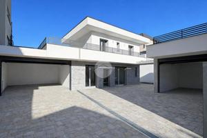 VILLA A SCHIERA A SEVESO