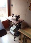 disponibili mobili antichi ed altri metà anni 1900