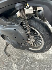 Beverly 300 anno 2017