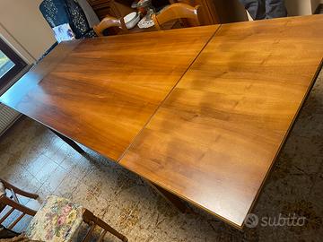Tavolo con prolunghe