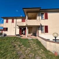 Trilocale con giardinetto in prossimita' del borgo