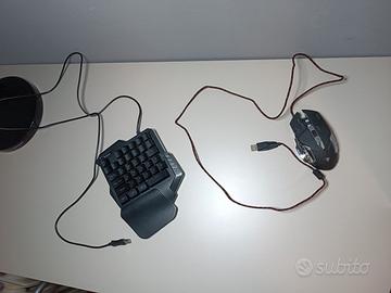 Mouse e tastiera per gaming con luce RGB
