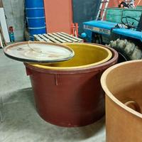 Numero 4 botti in vetroresina e plastica