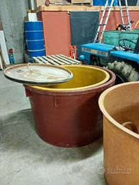 Numero 4 botti in vetroresina e plastica