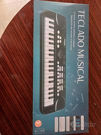 Tastiera musicale elettronica