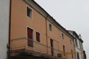 Appartamento con ingresso autonomo e soffitta