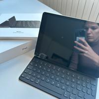 IPad 8ª Generazione Wi-Fi + Smart Keyboard Apple