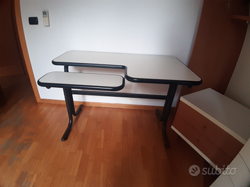 Scrivania porta pc