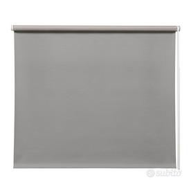 Due tende a rullo oscuranti tessuto grigio