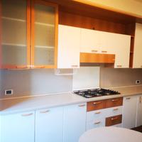 Cucina moderna e grande, elettrodomestici Miele