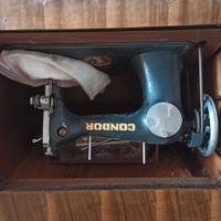 Macchina da cucire a mobiletto