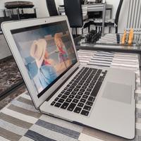 MacBook Air 13" - Intel i5 - 8GB RAM - SSD 