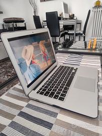 MacBook Air 13" - Intel i5 - 8GB RAM - SSD 