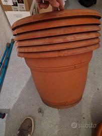 6 vasi grandi 1 piu basso con relativi sottovasi