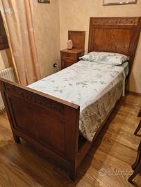 letto singolo comodino e materasso 