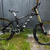 Bici downhill Rotwild doppia piastra tg L