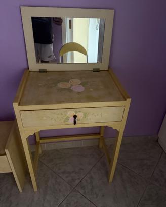 Toeletta trucco & Comodino