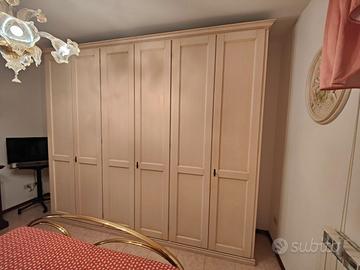 Armadio da camera a 6 ante a battente.