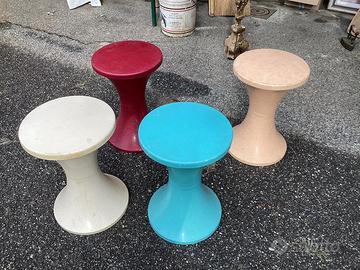 Sgabelli in plastica