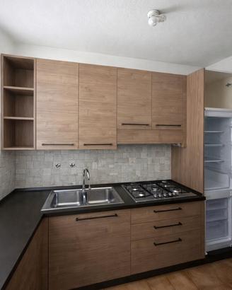 Cucina completa moderna con elettrodomestici