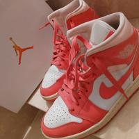 Air Jordan womans 1 Mid