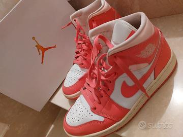 Air Jordan womans 1 Mid