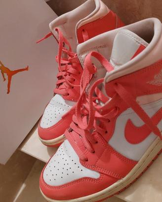 Air Jordan womans 1 Mid