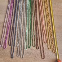 set di collane in perle colorate